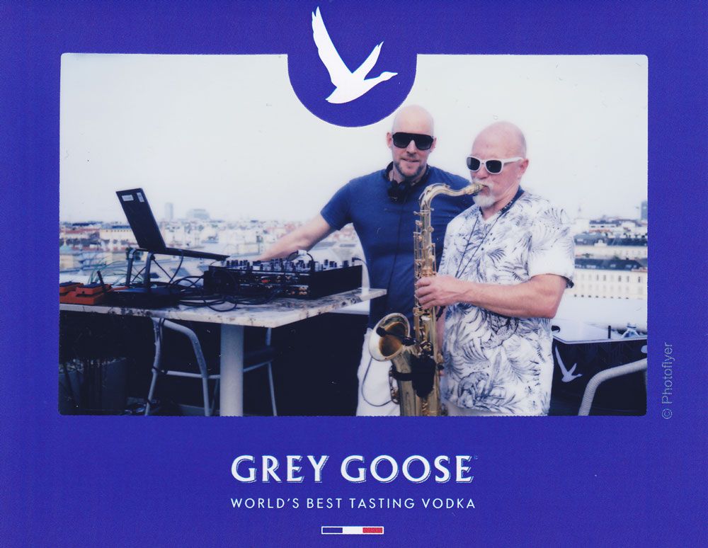 DJ und Saxophonist beim Grey Goose Special in der Atmosphere Rooftop Bar Ritz-Carlton Hotel Vienna
